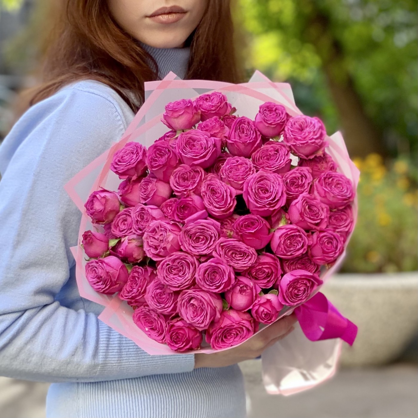 15 кустовых малиновых роз Классик Сенсейшн