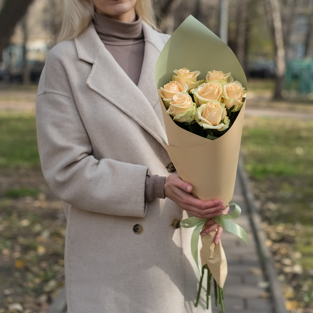 7 персиковых роз Аваланш