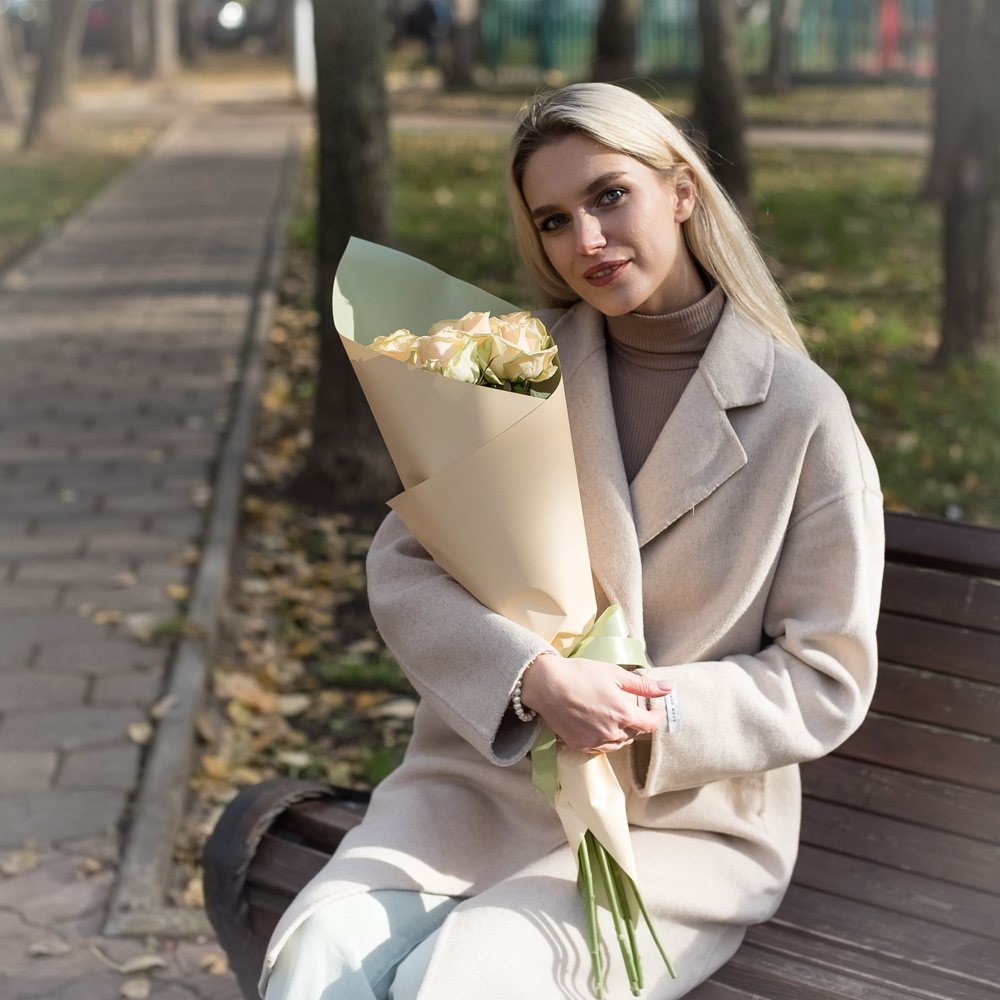7 персиковых роз Аваланш