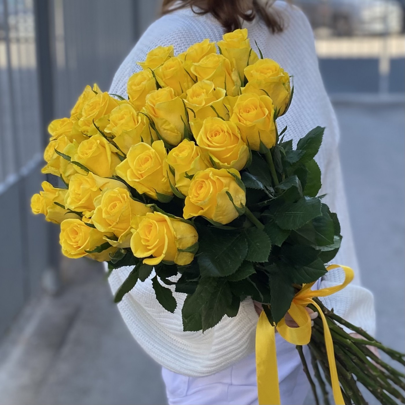 Роза Хай Еллоу (High & Yellow) 70 см