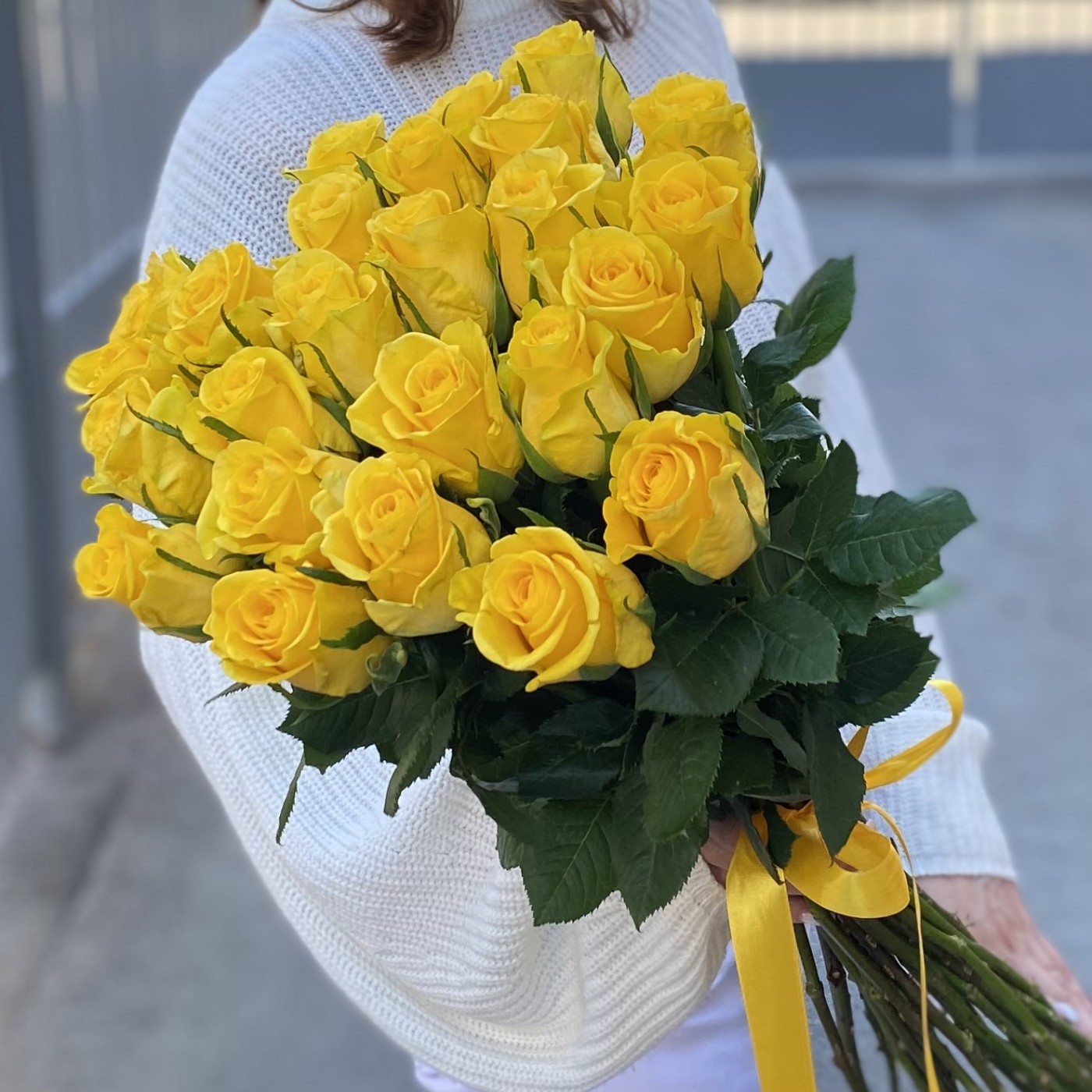 Роза Хай Еллоу (High & Yellow) 70 см