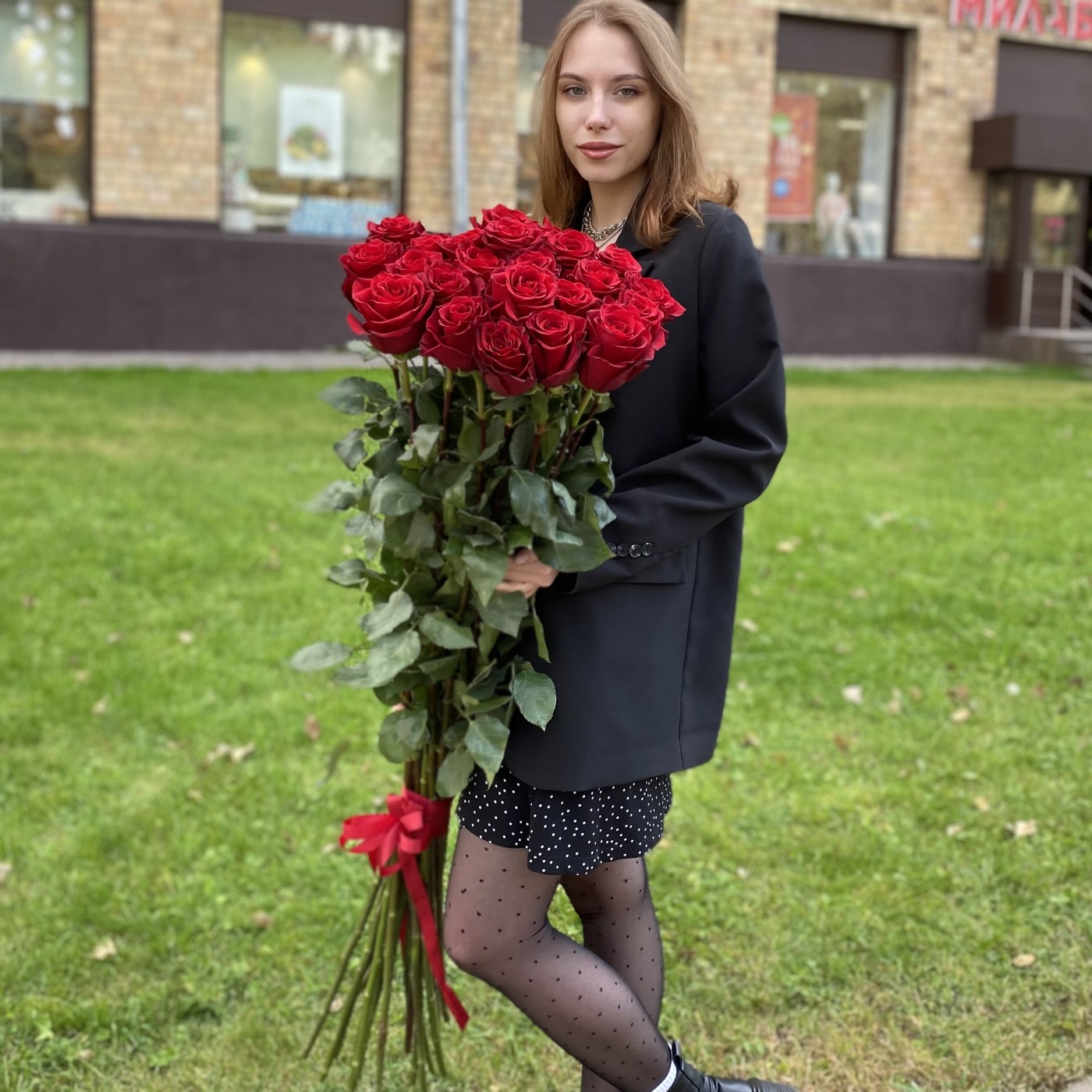 Ароматная красная роза 130 см