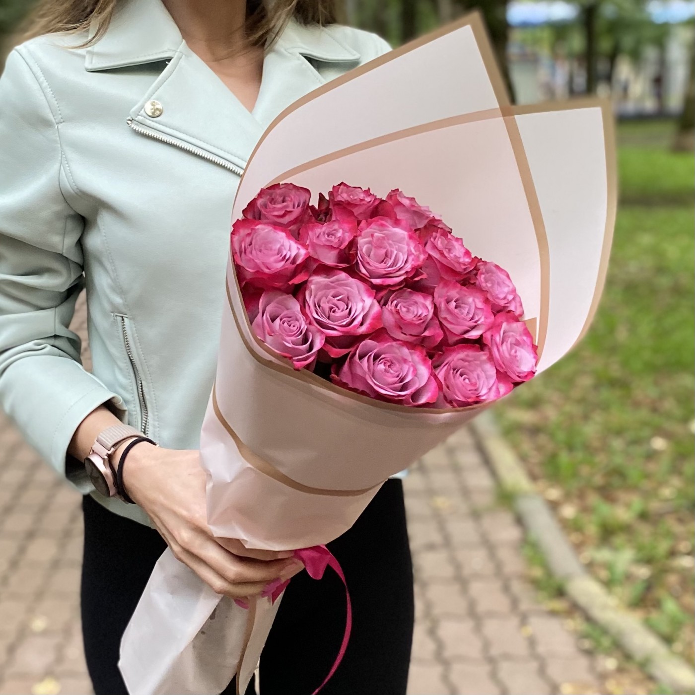 15 роз Дип Перпл 50 см