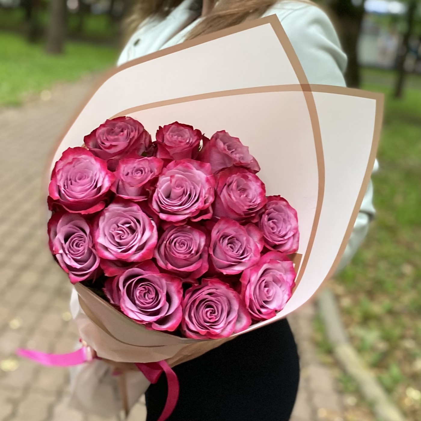15 роз Дип Перпл 50 см