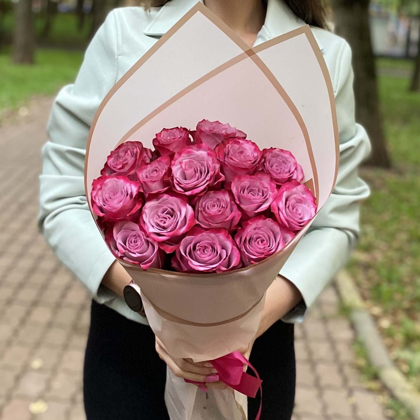 15 роз Дип Перпл 50 см