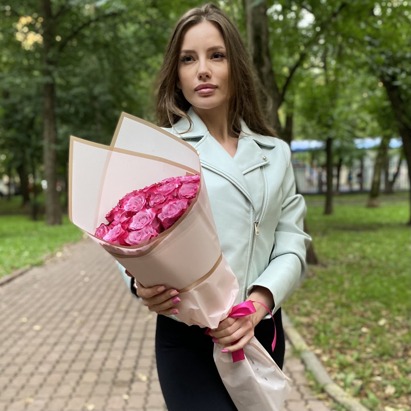 15 роз Дип Перпл 50 см