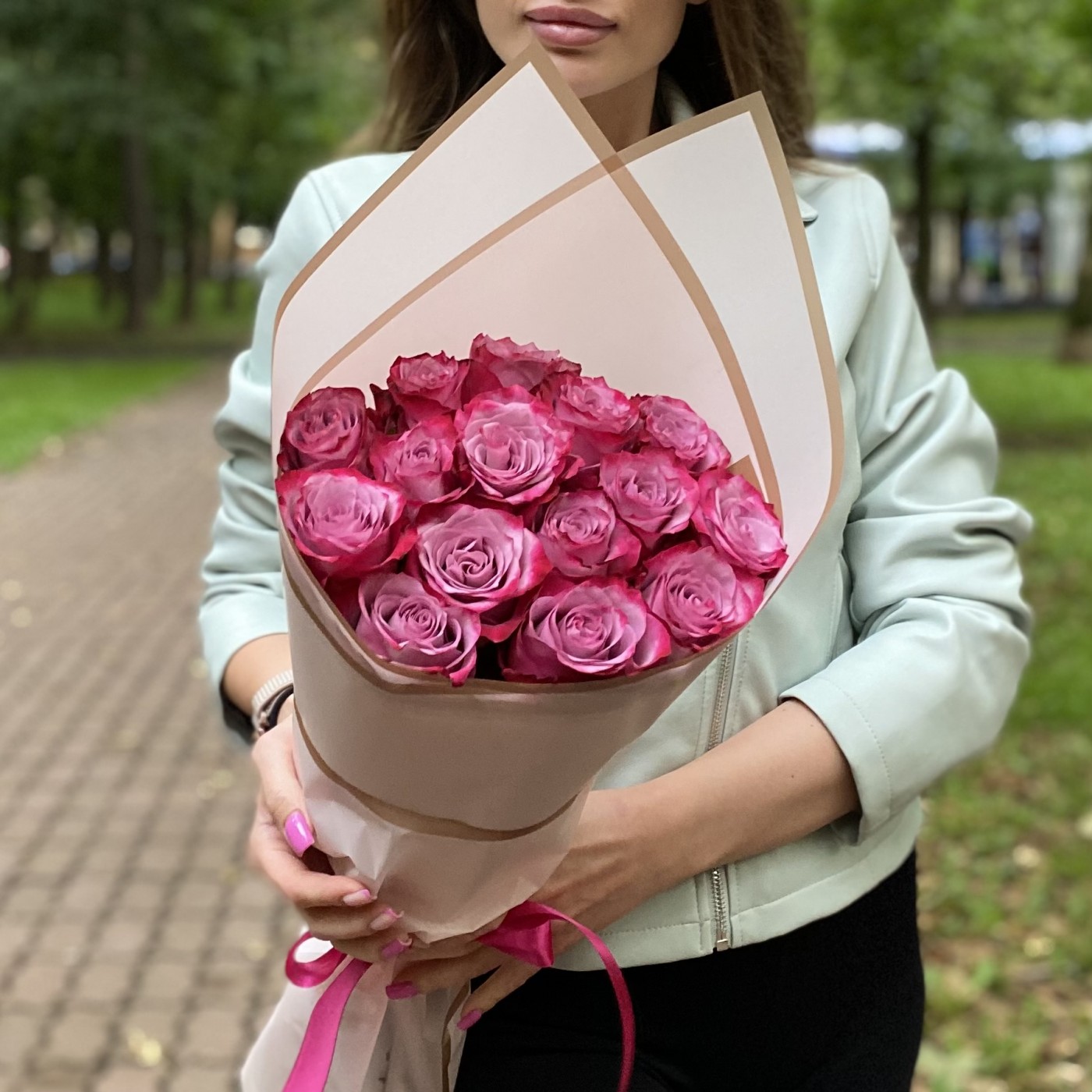 15 роз Дип Перпл 50 см