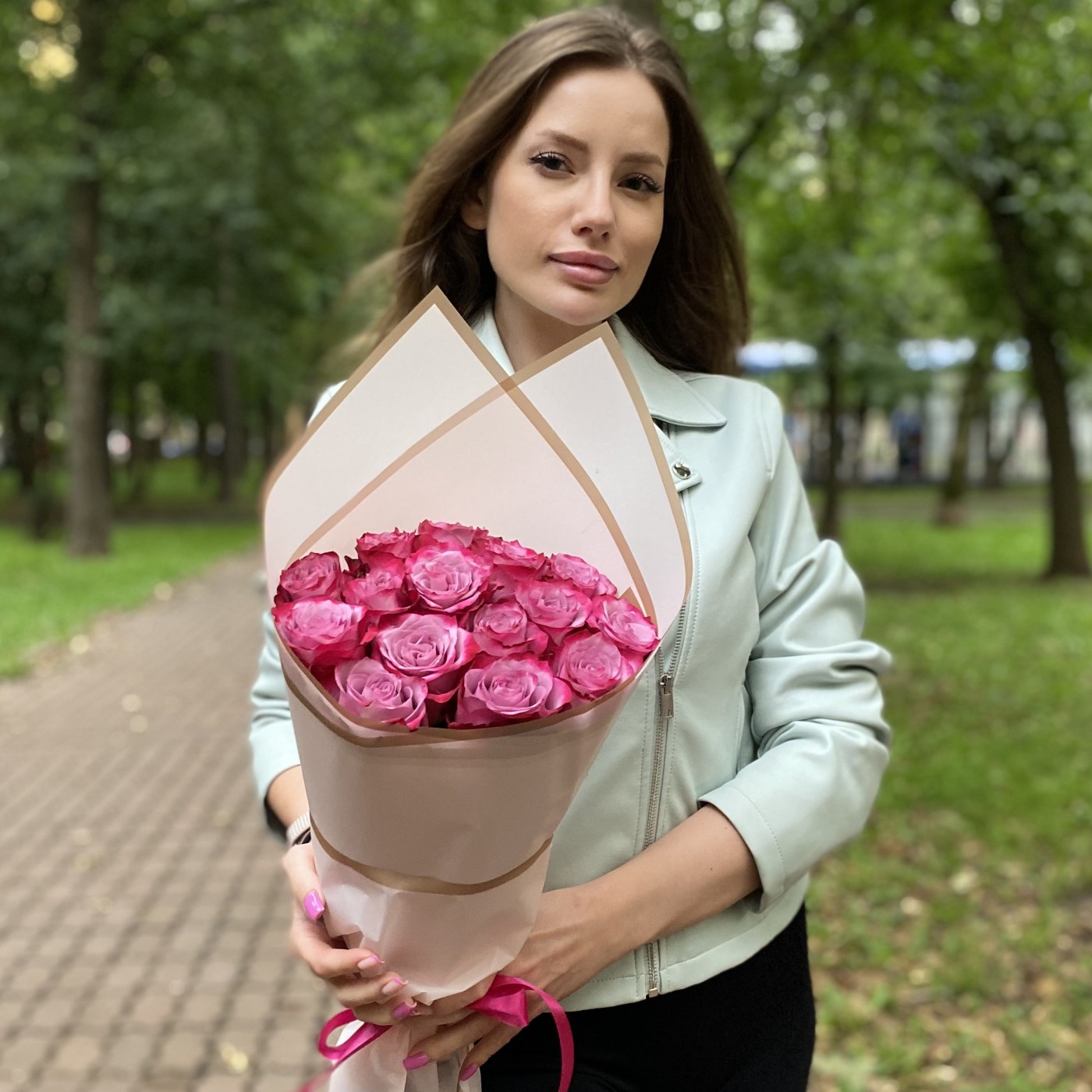 15 роз Дип Перпл 50 см
