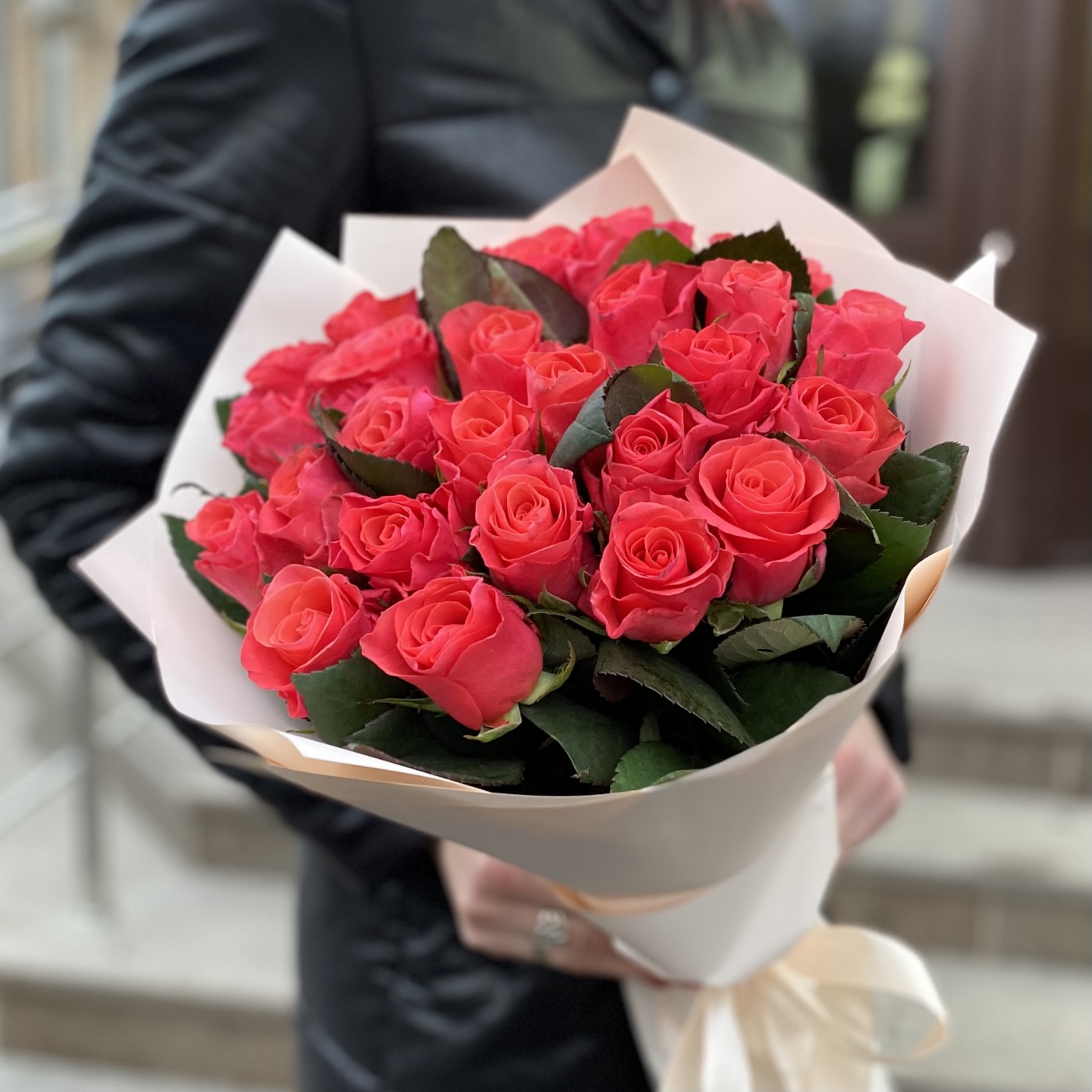 25 роз Пинк Такаци