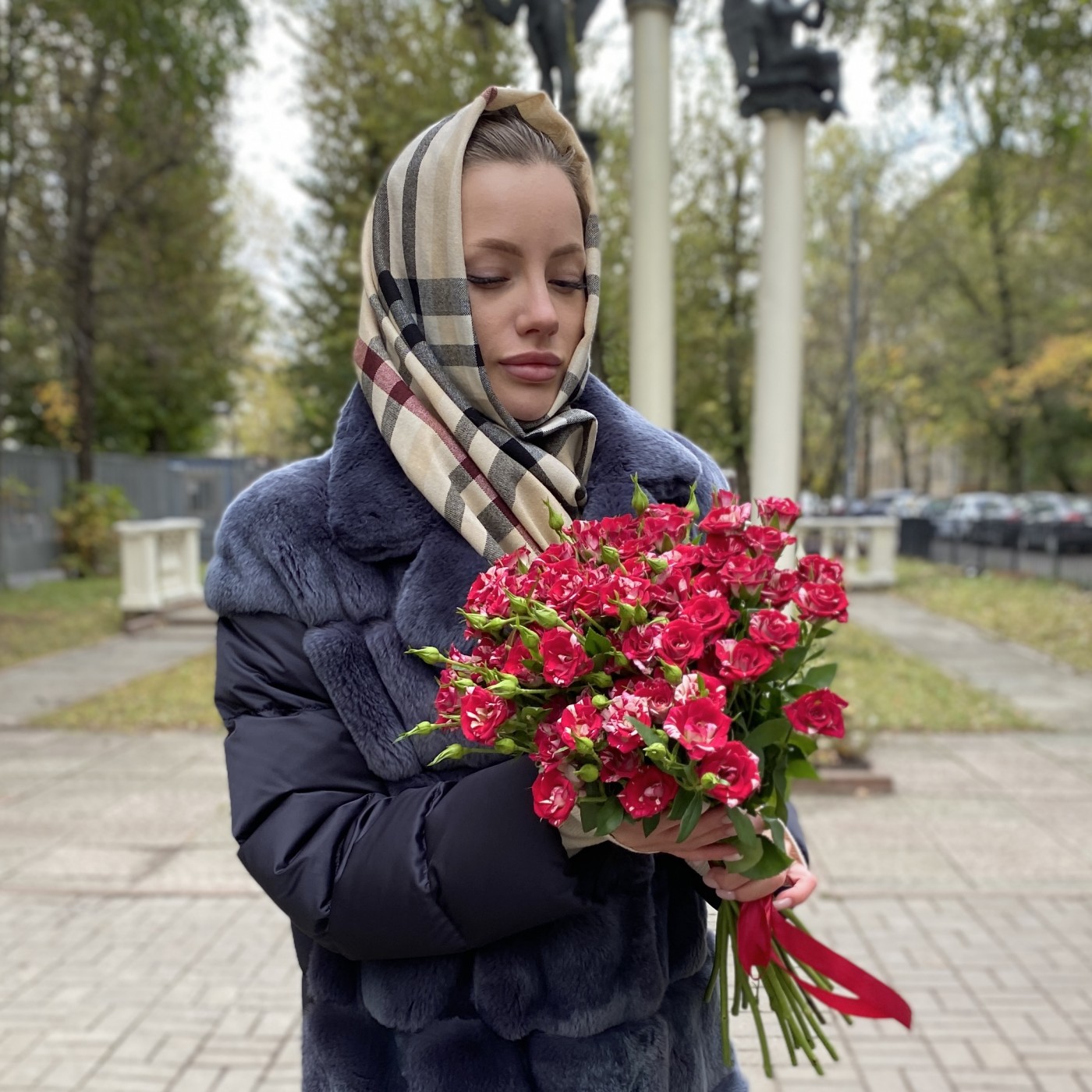 Кустовая роза Твинки Блоссом