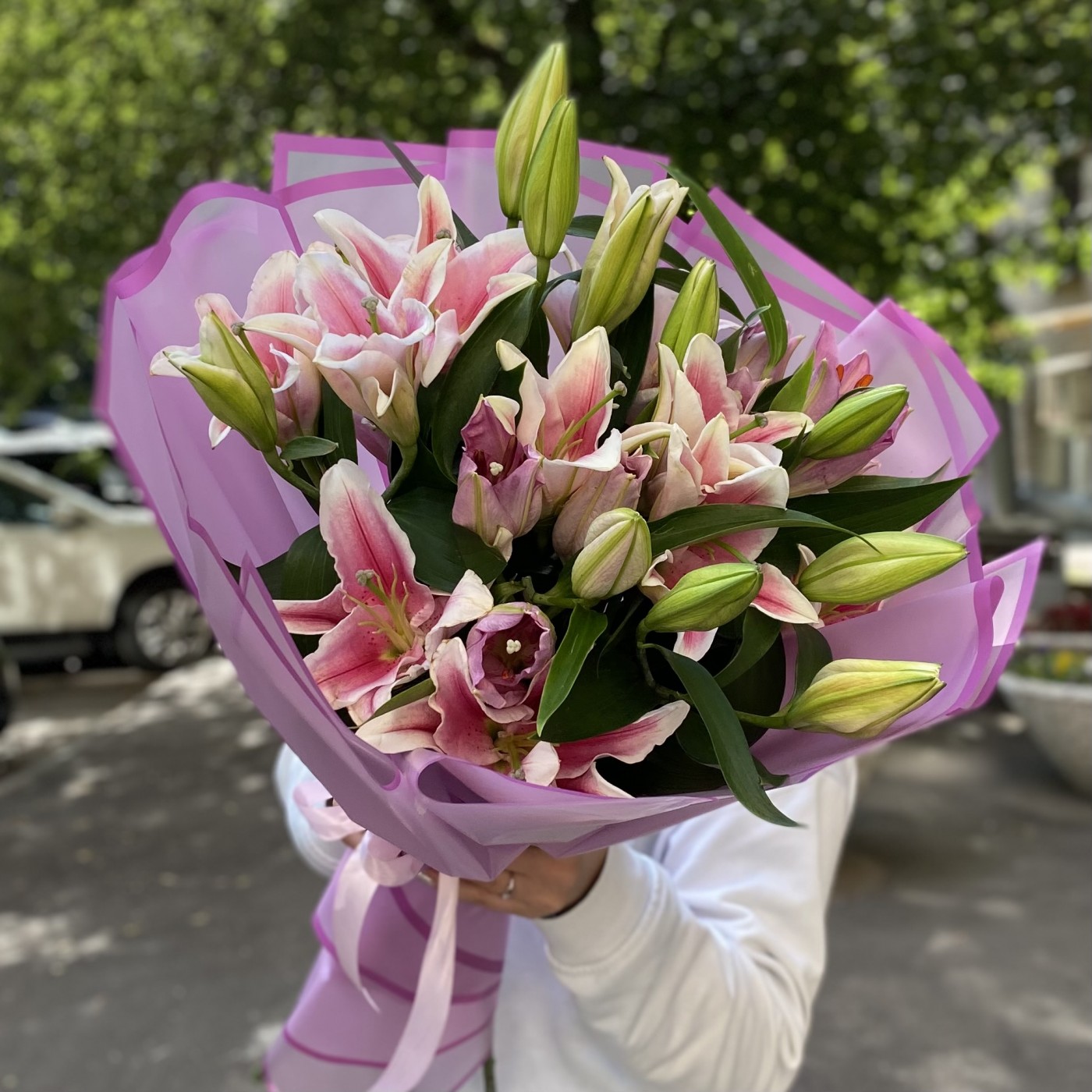 7 розовых лилий