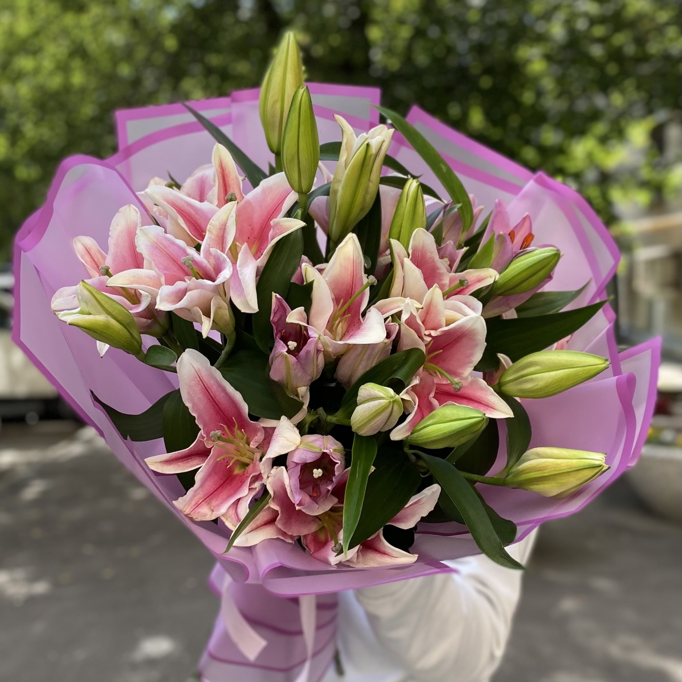 7 розовых лилий
