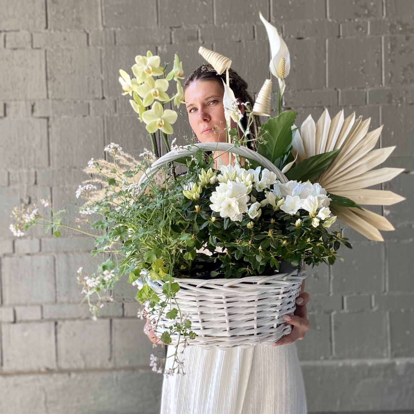 Корзина с горшечными растениями Райский сад