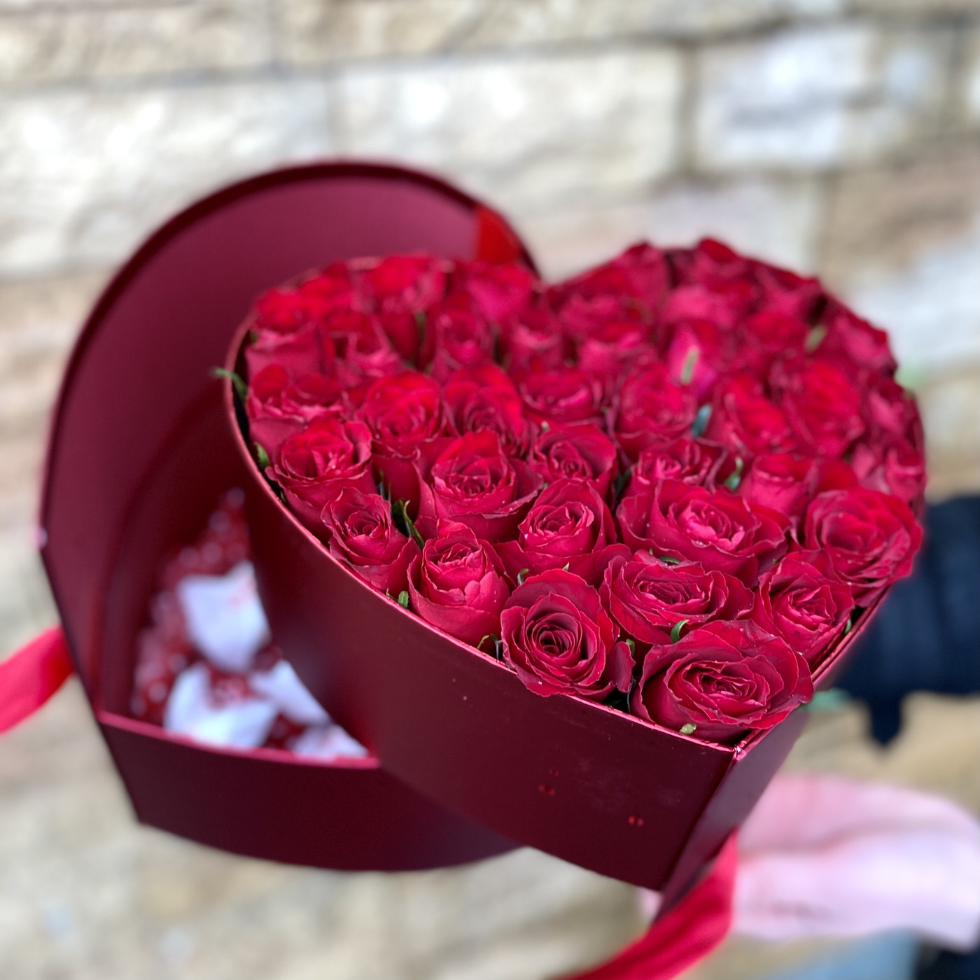 Красные розы в сердце-шкатулке