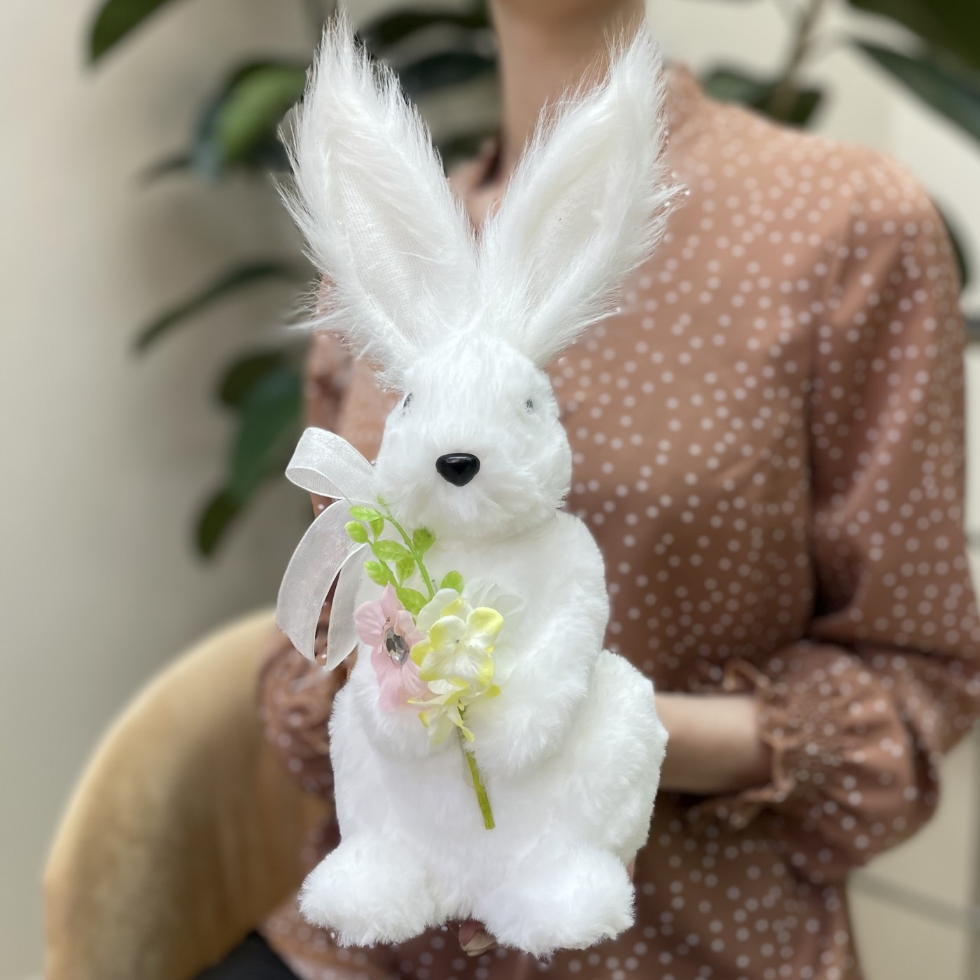 Пасхальная композиция с белым кроликом