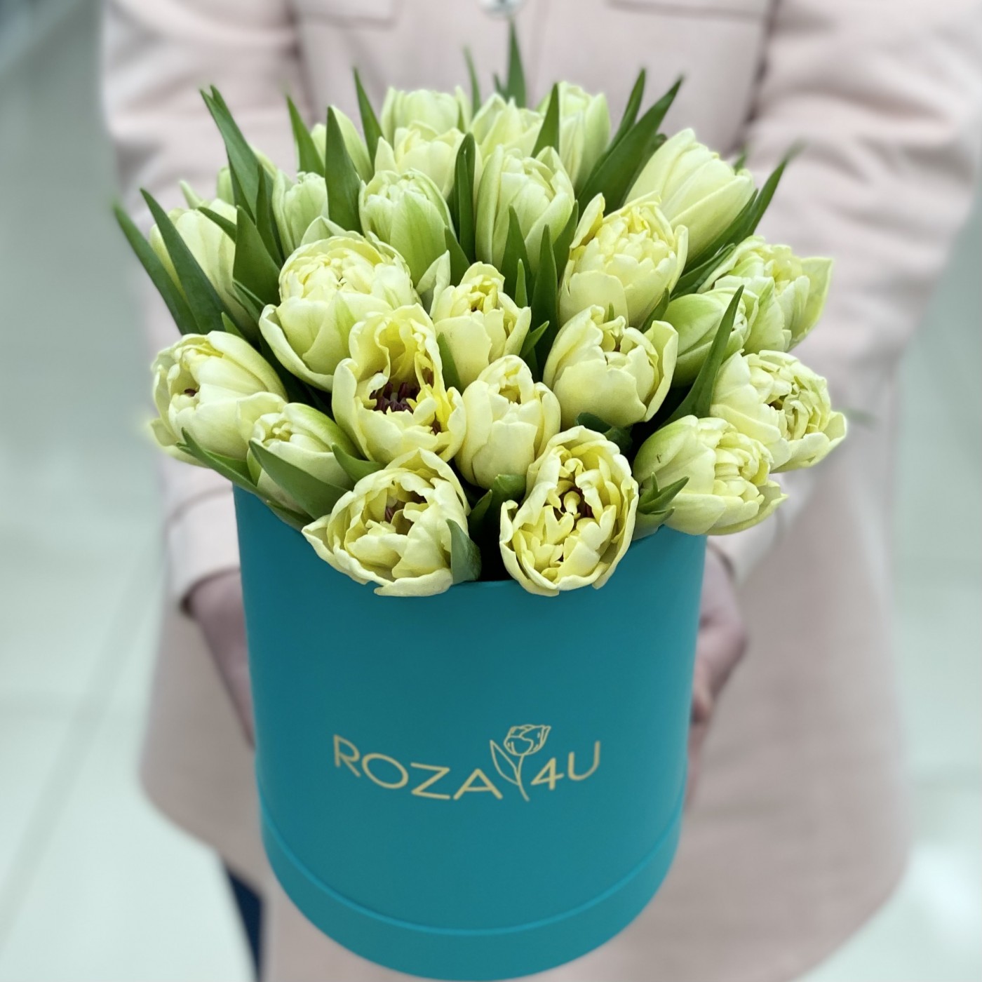 25 пионовидных тюльпанов Авант Гард в коробке