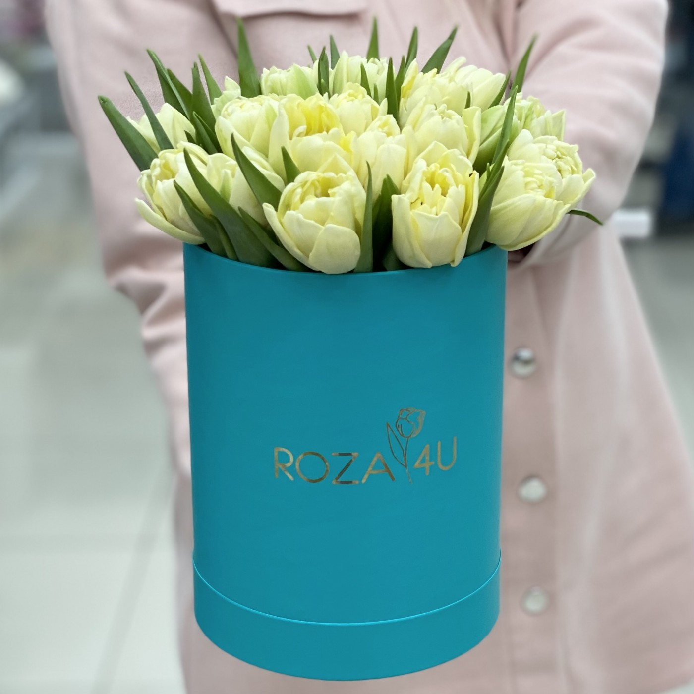 25 пионовидных тюльпанов Авант Гард в коробке