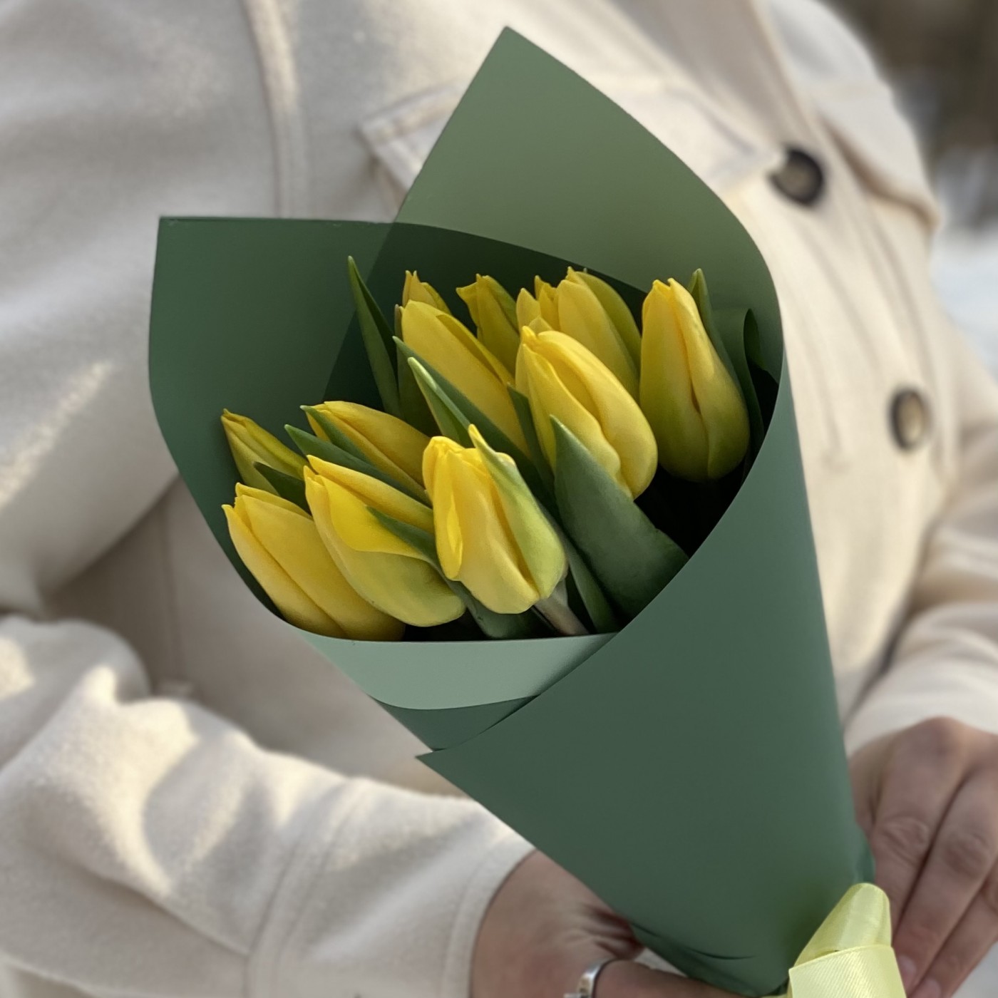 11 желтых тюльпанов Стронг голд