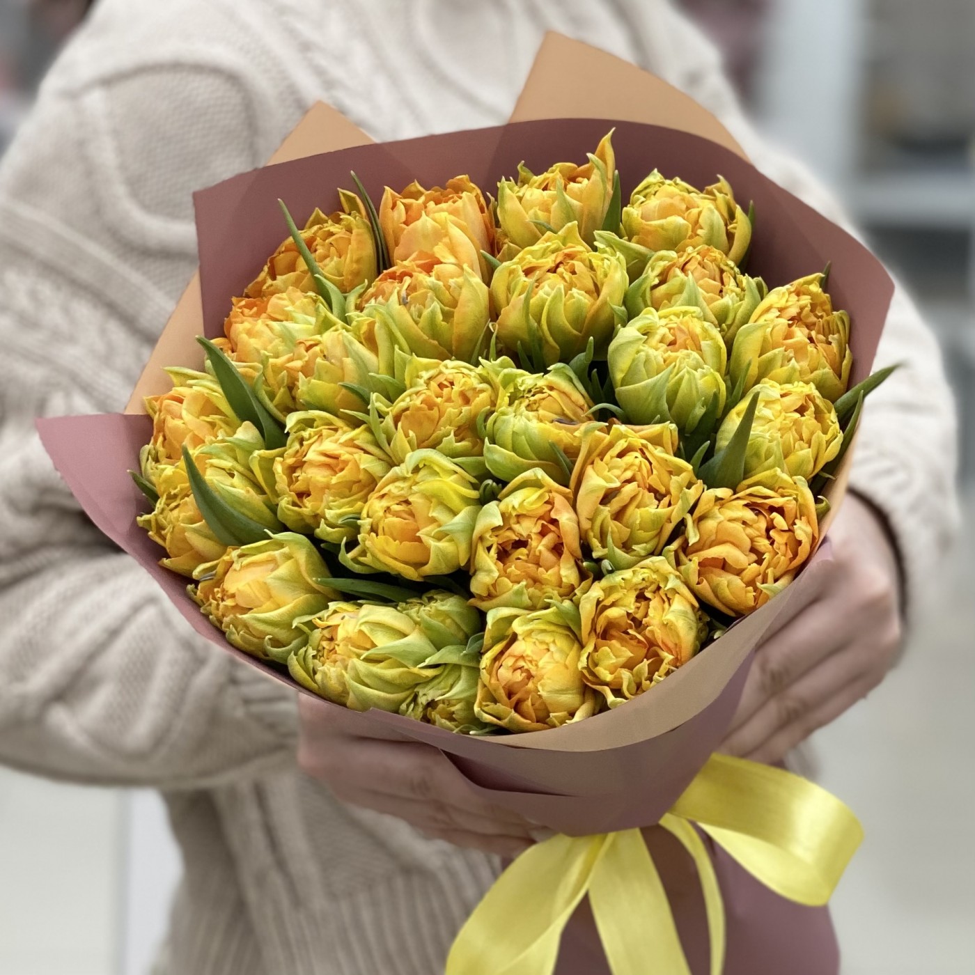 25 желтых пионовидных тюльпанов Орка
