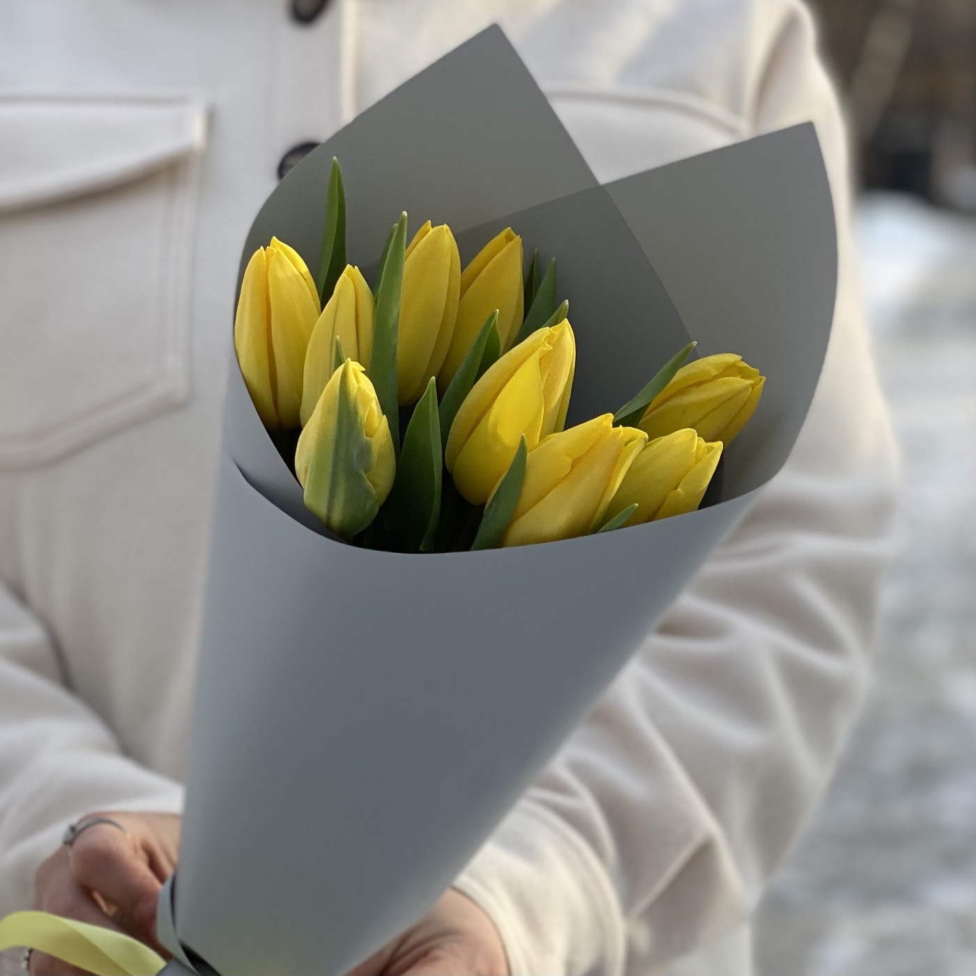 9 желтых тюльпанов Стронг голд