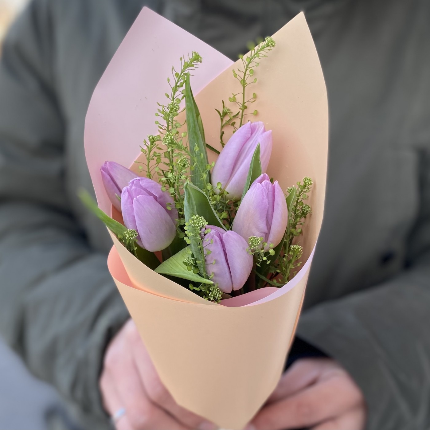 5 лиловых тюльпанов