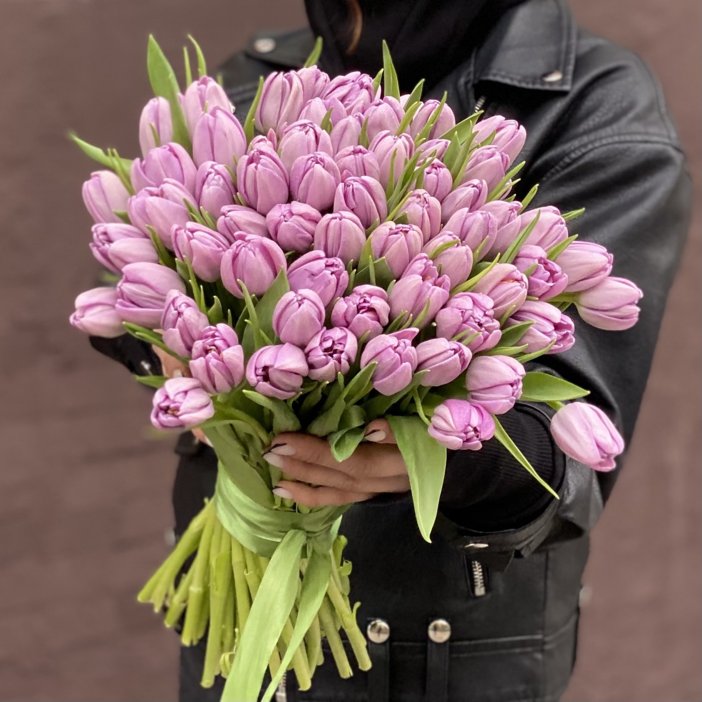 Тюльпаны пионовидные лиловые