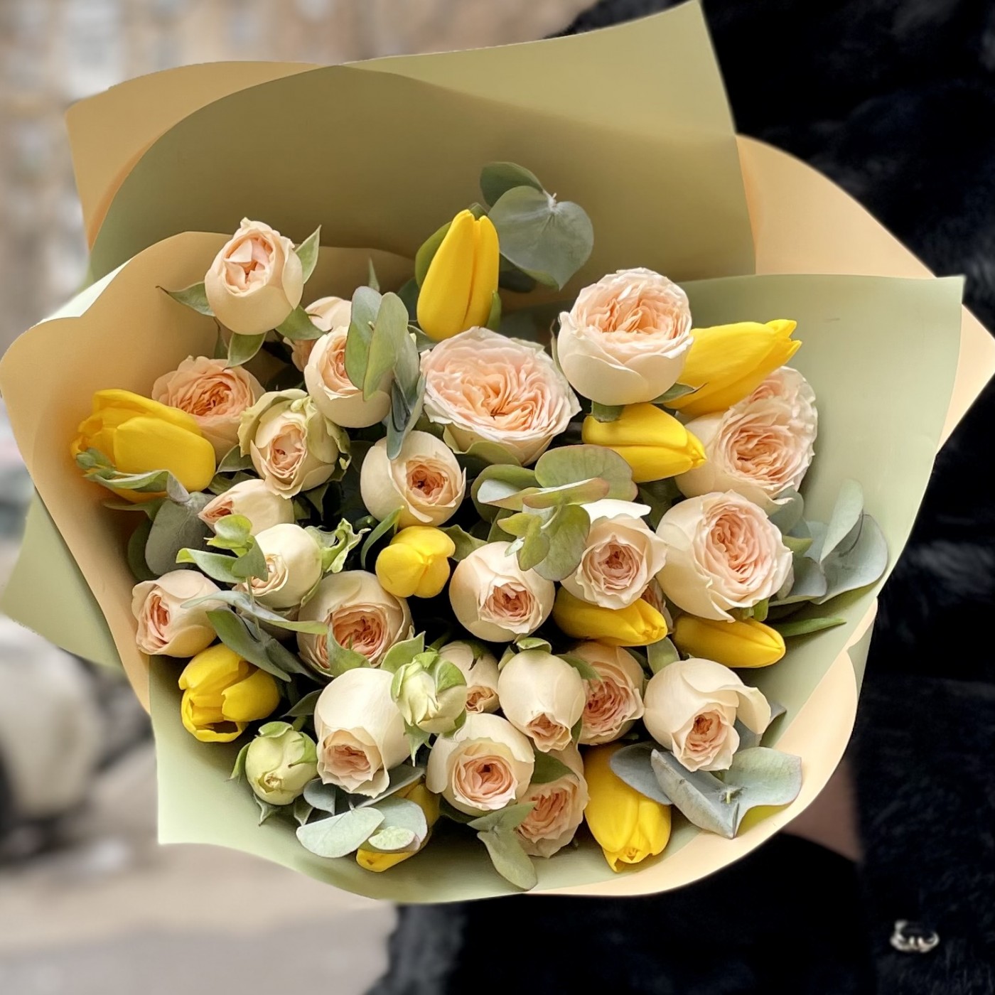 Весенний букет Роз и тюльпанов