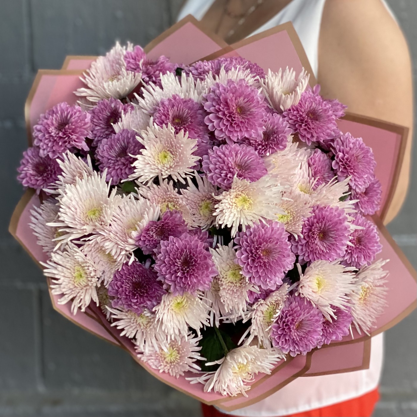 15 сиреневых и розовых кустовых хризантем