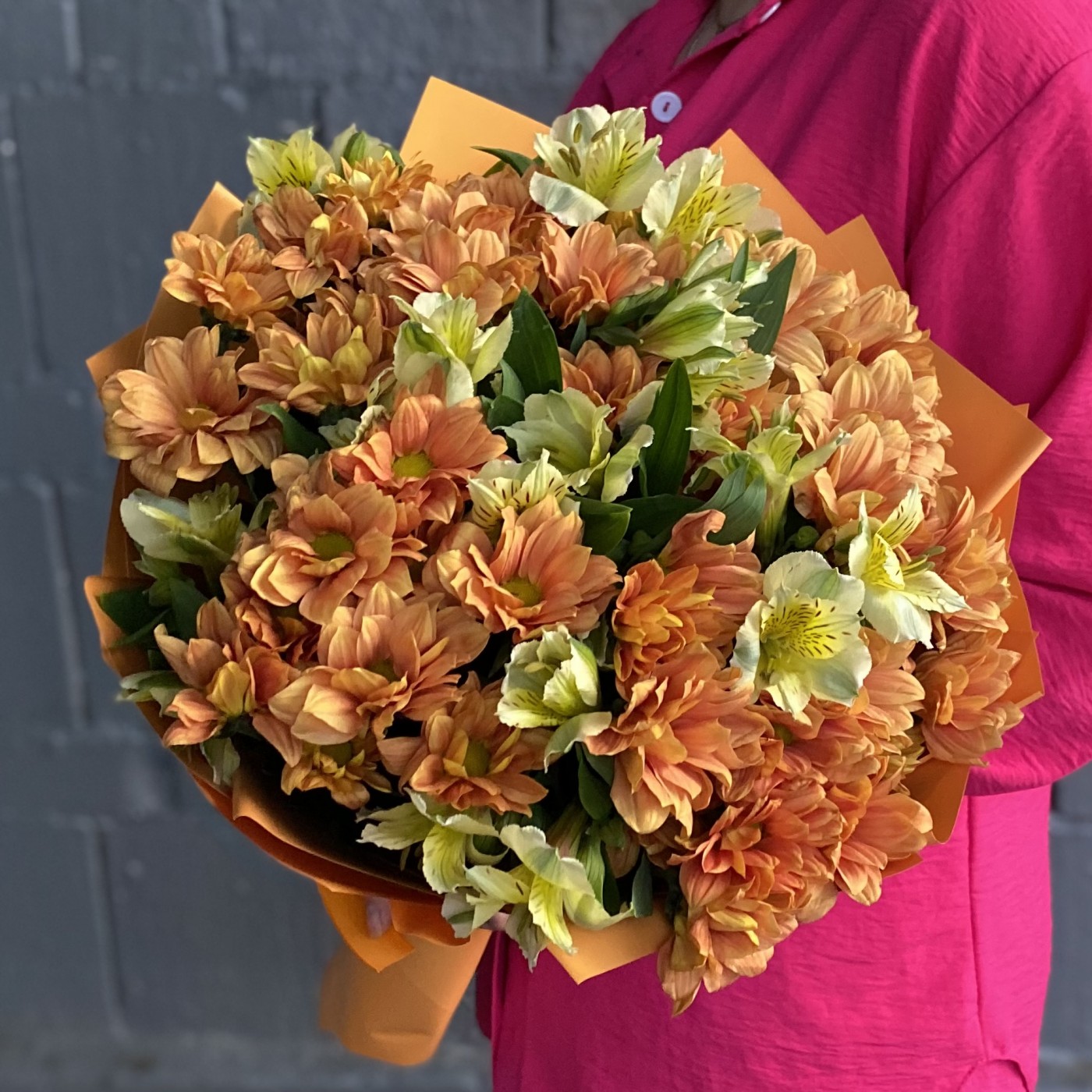 Букет с хризантемой и альстромерией Осенние краски | доставка букета по  Москве и области